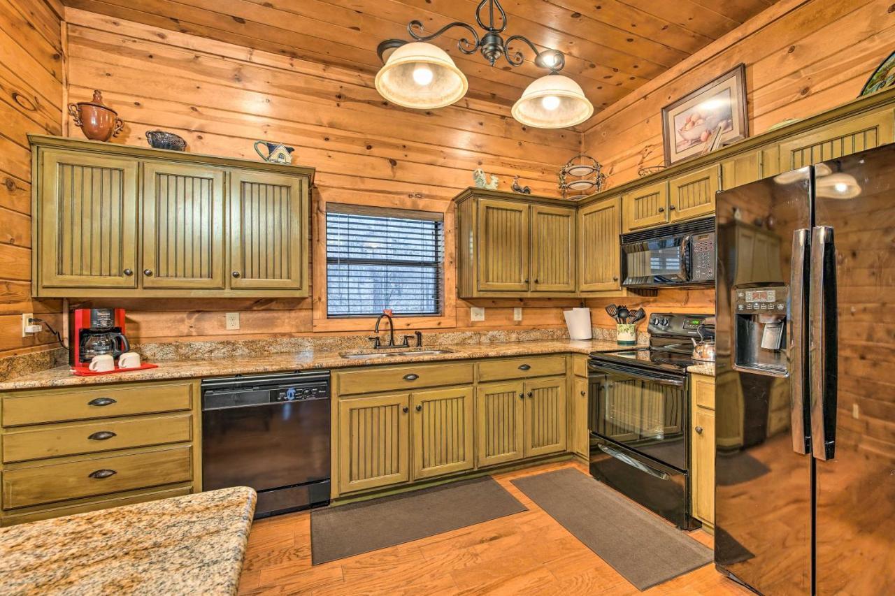 Broken Bow Cabin With Deck, Hot Tub And Fire Pit! Εξωτερικό φωτογραφία