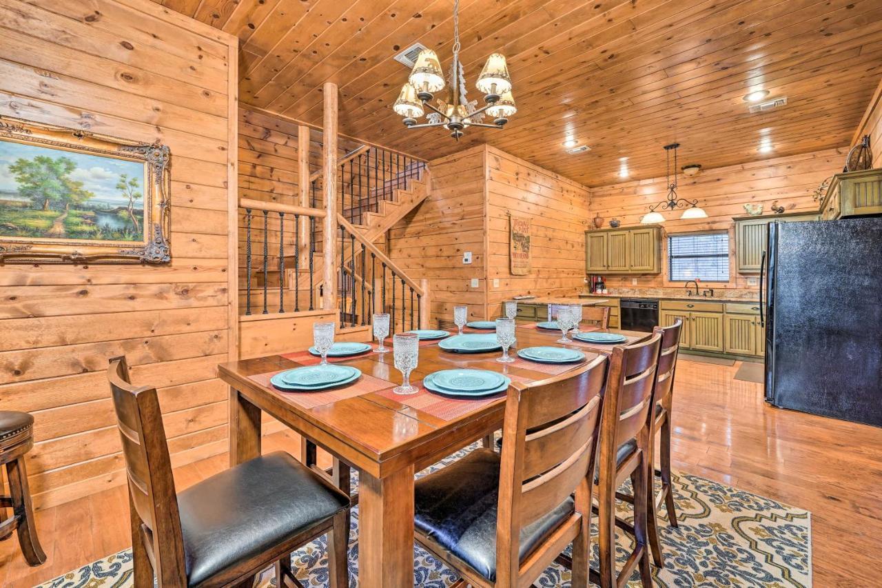 Broken Bow Cabin With Deck, Hot Tub And Fire Pit! Εξωτερικό φωτογραφία