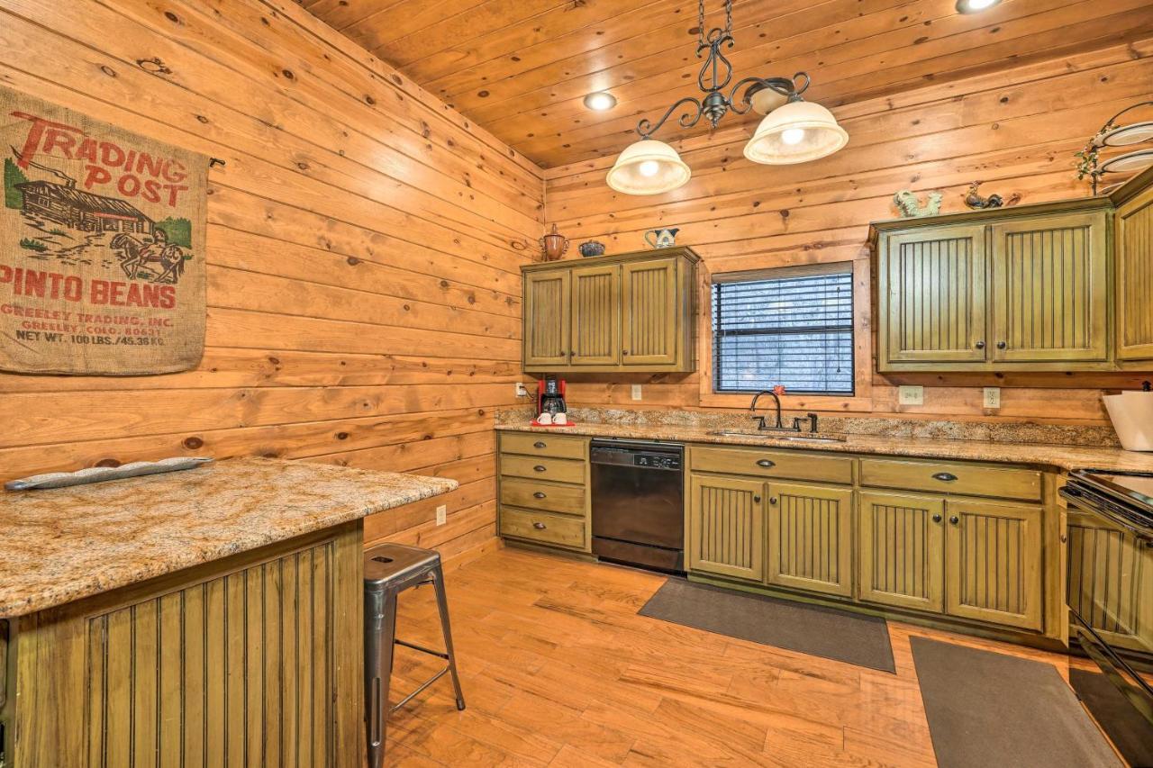 Broken Bow Cabin With Deck, Hot Tub And Fire Pit! Εξωτερικό φωτογραφία