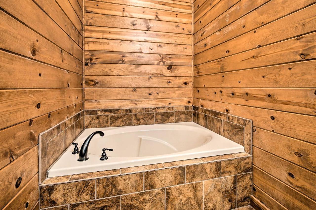 Broken Bow Cabin With Deck, Hot Tub And Fire Pit! Εξωτερικό φωτογραφία