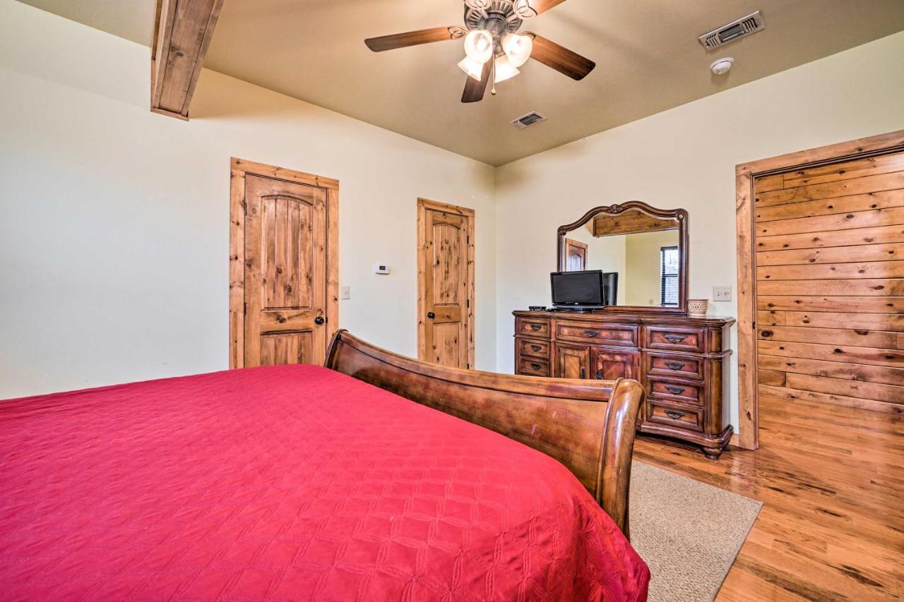 Broken Bow Cabin With Deck, Hot Tub And Fire Pit! Εξωτερικό φωτογραφία